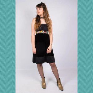 Floreat Floral Embroidered Velvet Strapless Dress
